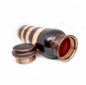 Botella de Agua de Cobre con Tapa de Rosca, Diseño Térmico Moderno y Lujoso con Rayas Negras y Oro Rosa, para Suministros de Restaurantes - Product Image 6