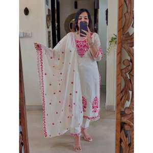 Seda de algodón romano con * Trabajo de hilo de bordado pesado * Con manga de bordado completo Top Pant Dupatta Set - Product Image 1