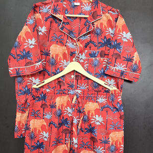 ชุดนอนผ้าฝ้ายลายพิมพ์ช้างสีสันสดใสขายดีปี 2026 ชุดนอนทำมือแบบยั่งยืน ระบายอากาศได้ดี แห้งเร็ว เหมาะสำหรับฤดูร้อน - Product Image 1