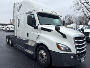 Camión Freightliner Cascadia 12564ST Usado en Buenas Condiciones, Modelo 2019/2020, con Cabina Dormitorio, Transmisión Automática y 261,779 millas - Product Image 4