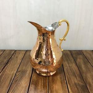 Jarra de Agua de Cobre Martillado a Mano con Asa Elegante, Jarra Premium para Servir Bebidas, Ideal para Hoteles, Restaurantes, Catering, Vajilla y Uso en la Cocina - Product Image 2