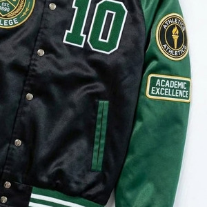 Chaqueta Varsity Verde y Negra para Hombre con Logotipo Bordado, Parche de 10 Campeones de Conferencia, Excelencia Académica, Estilo Preppy, Ropa de Otoño - Product Image 4
