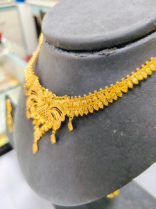 Ensemble de collier en or massif 22 carats pour femmes, bijoux de mariage indiens traditionnels, élégant ornement en or pur - Product Image 3