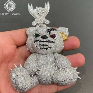 จี้เพชรโมอิสซาไนต์ทรงฮิปฮอป Charm Jewells เงินแท้ 925 รับรองโดย IGI ประดับขอบทอง 18K ชุบทองคำขาว ฝังเพชรแบบไมโครเพฟ ดีไซน์เก๋ไก๋ เหมาะสำหรับทั้งชายและหญิง - Product Image 6