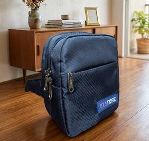 Mini Bolso Bandolera Geométrico con Cierre, de Poliéster, 8.5x7 Pulgadas, para Viaje, Casual, Ligero, Resistente y Personalizable - Product Image 3