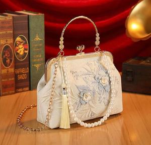 Bolso de Mano Bordado con Diseño Floral Moderno, Cierre de Lazo, Ligero, Cuadrado, para Guardar Joyas, para Mujer - Product Image 3