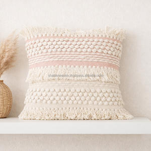 Taie d'oreiller décorative blanche et rose style bohème chic à franges, en coton et laine de qualité supérieure, pour décoration de lit bohème - Product Image 1