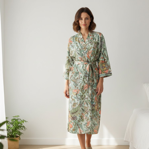 Robe Kimono Vintage en Coton à Motifs Floraux Vert Sauge, Manches Longues, Col en V, Peignoir Long Fait Main pour la Détente et les Vacances - Product Image 3
