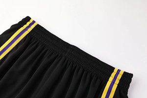 Ensemble de maillot de basket-ball noir pour hommes, débardeur en maille sans manches avec bordure jaune et violette et short à motif étoile, polyester respirant - Product Image 5