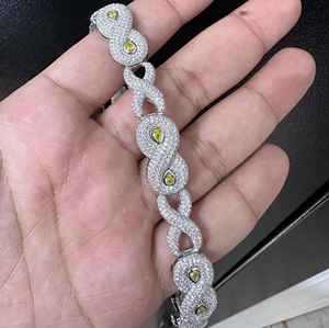 กำไลข้อมือฮิปฮอปทรงกลมเจียระไนแบบบริลเลียนท์ประดับเพชรโมอิสซาไนต์ VVS ตัวเรือนเงินแท้ 925 ชุบทอง ขนาด 13 มม. ดีไซน์แบบ Ice Out สำหรับผู้หญิง - Product Image 3