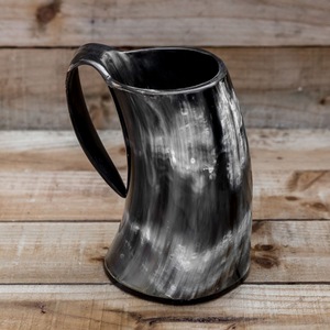 Tasse en corne viking faite à la main, forme irrégulière, style vintage, motif naturel poli, pour fêtes, vaisselle et assiettes - Product Image 6