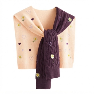 Poncho rayé pour femme, châle en tricot confortable avec franges pour l'automne et l'hiver - Product Image 2