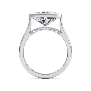 Anillo de compromiso moderno con diamantes cultivados en laboratorio, redondos y ovalados, en oro rosa de 10 quilates para un estilo nupcial sofisticado. - Product Image 4