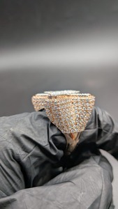 Anillo de Moissanita Personalizado con Nombre, Diamante Cultivado en Laboratorio con Claridad VVS, Corte Redondo, Chapado en Oro Rosa sobre Plata 925, Anillo de Diseño Impresionante - Product Image 3