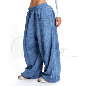 Pantalon de survêtement pour femme de haute qualité, style évasé et ample, en polaire légère, streetwear, taille élastique, poches latérales, 100% coton - Product Image 1