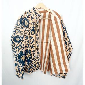 เสื้อแจ็คเก็ตปักลายชาติพันธุ์ขายส่งสำหรับผู้หญิง เสื้อโค้ทฤดูใบไม้ร่วง/ฤดูหนาว ดีไซน์ดั้งเดิมระดับพรีเมียม ผลิตจากผ้าฝ้ายที่เป็นมิตรกับสิ่งแวดล้อมและระบายอากาศได้ดี - Product Image 4