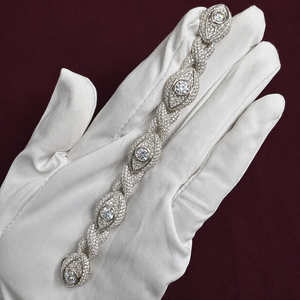 Pulsera de Moissanita con Corte Cojín de Lujo para Mujer, de Oro con Diamantes de Laboratorio Infinity, con Grabado Gratuito, Joyería Elegante para Regalo - Product Image 2