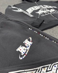 Ensemble survêtement homme personnalisé imprimé DTG avec strass, sweat à capuche zippé et pantalon de survêtement, streetwear graphique oversize, marque privée OEM - Product Image 3