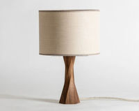 Lampes de table élégantes et modernes en bois faites à la main, style pop art, avec détails sculptés, finition polie et abat-jour personnalisés
