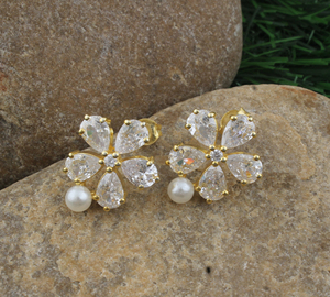 ต่างหูแบบติดหูชุบทองคุณภาพสูง ประดับเพชร CZ เกรด AAA ดีไซน์หรูหรา สำหรับงานแต่งงาน ขายส่งจากโรงงาน - Product Image 3