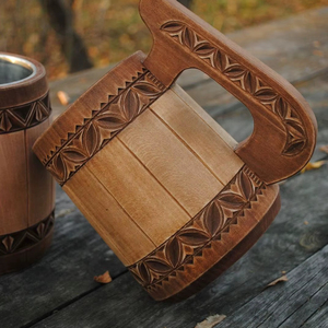 Chope à bière en bois gravée artisanale - Product Image 1