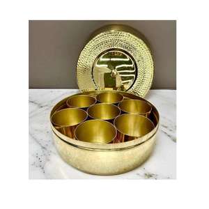 Boîte à épices Masala Dabba en fer de qualité supérieure, 7 compartiments, finition martelée, rangement de cuisine traditionnel, qualité alimentaire, passe au lave-vaisselle - Product Image 1