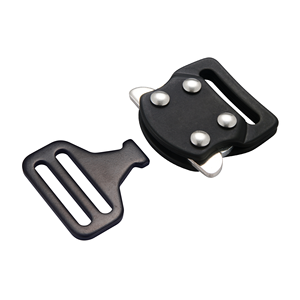 Hebilla Cobra Pequeña y Ligera de Aluminio con Acabado Liso y Brillante para Cinturón de Transporte de Pacientes - Product Image 1