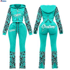 Conjunto Deportivo Personalizado para Mujer, Sudadera Corta Moderna con Cierre Trasero, Logotipo Personalizado, Conjunto Deportivo de 2 Piezas con Estampado de Leopardo - Product Image 2