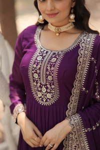 Vestido de gala con lentejuelas bordadas y dupatta - Product Image 2