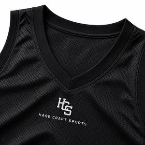Ensemble de maillot de basket-ball en maille noire pour hommes, haut sans manches à col en V et short - Product Image 5