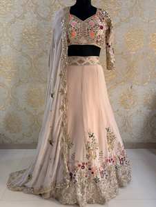 Lehenga Choli Dupatta de Diseño Indio-Pakistaní, Georgette Sintético con Bordado, para Ocasiones Especiales de Invierno, Bodas de Verano, Fiestas, Estilo Bollywood - Product Image 4
