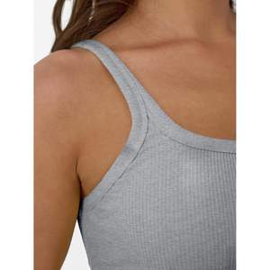 2025 FOXA, camisola de tirantes finos acanalados de verano para mujer, camisetas sin mangas Queen con espalda cruzada de entrenamiento transpirable, ropa para salir - Product Image 2