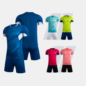 เสื้อกีฬาฤดูร้อนสำหรับผู้ชาย MOQ ต่ำ ระบายอากาศได้ดี ผลิตจากโพลีเอสเตอร์ คอวี พิมพ์ชื่อได้ ชุดฟุตบอลแห้งเร็ว - Product Image 2