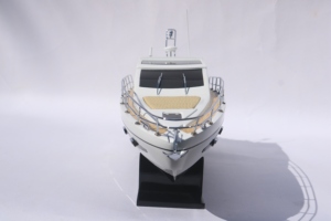 Modèle de yacht à moteur en bois Azimut 43 fait main - Réplique de bateau rapide de luxe italien - Product Image 3