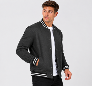 Chaqueta varsity de moda diseñada para un movimiento cómodo, con textura premium y estilo atemporal para un look urbano diario. - Product Image 4