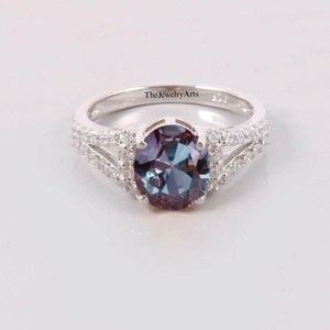 Anillo de compromiso vintage ovalado de alejandrita, anillo de promesa único para aniversario con engaste de púas, joyería de alejandrita, gema morada de corte ovalado - Product Image 2