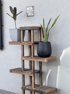 Étagère porte-pots en bois rustique, support à plantes multi-niveaux, présentoir, mobilier de jardin fait main pour la décoration intérieure et extérieure - Product Image 4