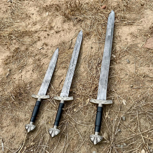 ดาบเหล็กดามัสกัสลายพรีเมียม ใบมีดเชื่อมตกแต่งอย่างประณีต งานแฮนด์เมด สำหรับสะสมและตกแต่งภายใน - Product Image 4