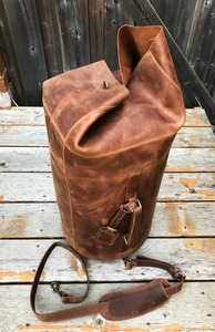 Sac de voyage en cuir véritable style rétro, sac de week-end grande capacité, bagage cabine léger et portable avec fermeture éclair pour les voyageurs fréquents - Product Image 4