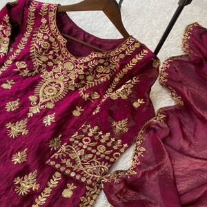 VASTRA COTTAGE Conjunto Étnico para Mujer, Kurti Festivo con Bordado de Lentejuelas, Palazzo y Dupatta, Completamente Cosido - Product Image 2