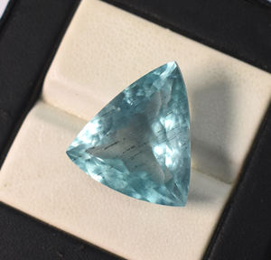 Amazing Lagoon bleu Aigue-marine Excellente pierre précieuse de grande taille à facettes Pierre précieuse de taille trillion calibrée - Product Image 4