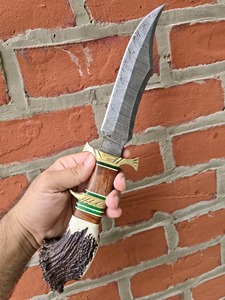 Couteau Bowie artisanal de qualité industrielle pour le camping et la chasse, lame en acier Damas à pointe clip, manche en corne et bois, étui en cuir OBM - Product Image 5