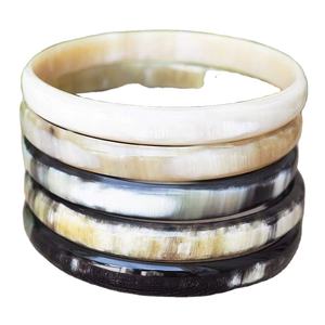 Pulsera de cuentas de cuerno de búfalo hecha a mano única, joyería Tribal ajustable, regalo elegante y sostenible para ocasiones cristianas - Product Image 1