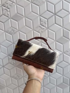 Cartera de mano de cuero de vaca de diseño único, color marrón, de piel con pelo, en oferta, regalo para mujer - Product Image 5