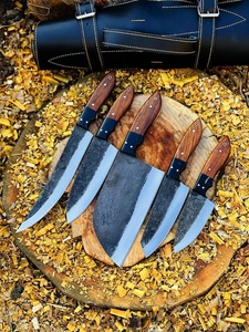 Ensemble de couteaux de chef en acier au carbone forgé à la main, écologiques, 5 pièces, manches en bois, finition satinée, bord droit, design ambidextre - Product Image 6