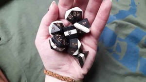 Dados de juego de cuerno de búfalo de buena calidad, juego de dados de seis caras para juegos de mesa, casino y entretenimiento familiar, disponibles para la venta. - Product Image 6