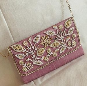 กระเป๋าคลัทช์ปักลายดีไซน์เก๋ ราคาไม่แพง สวยหรู สำหรับสุภาพสตรี เหมาะสำหรับงานแต่งงาน งานปาร์ตี้ งานเทศกาล และโอกาสทั่วไป - Product Image 5