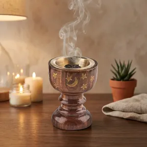Quemador de Incienso de Madera con Cáliz Ornamentado, Incrustaciones de Estrellas y Luna, con una Copa Metálica Dorada Extraíble de Alta Resistencia - Product Image 3