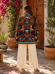 Veste courte artisanale en velours de coton brodée de motifs Suzani et d'oiseaux, style bohème floral, pour femme, artisanat intemporel personnalisé - Product Image 2