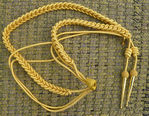 Aiguillettes personnalisées en or ou accessoires d'épaule sur mesure, uniformes fabriqués au Pakistan - Product Image 6